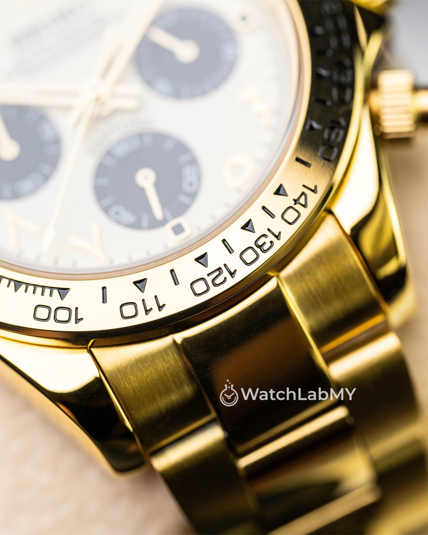 Daytona | Gold Arabic